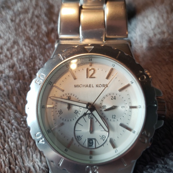 Michael Kors Watch - Picture 3 of 5